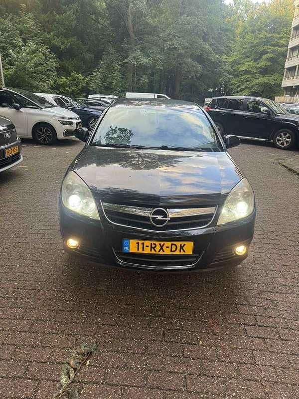 Gebruikt 2005 Opel Signum Sport Stationwagen | € 2.500 - Afbeelding 1/4