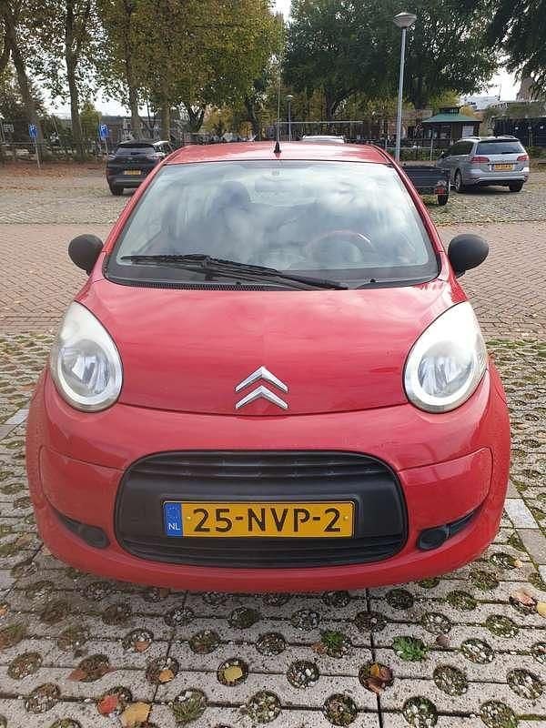 Rood Gebruikt 2010 Citroën C1 Hatchback | € 1.250 (Goede deal) - Afbeelding 1/4