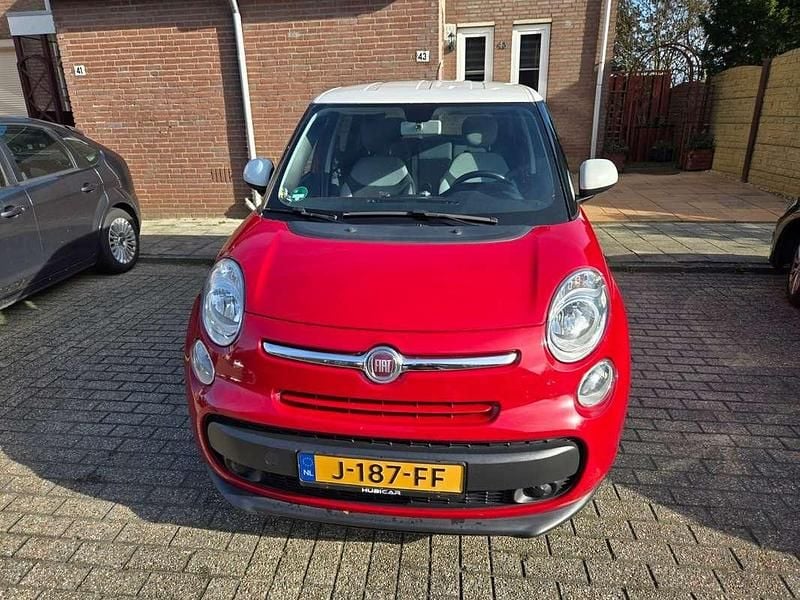 Rood Occasion 2013 Fiat 500L Easy MPV | € 3.750 (Eerlijke prijs) - Afbeelding 1/4
