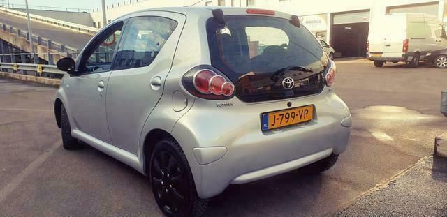 Occasion Toyota Aygo 68 PK (50 kW) 2010 Grijs Hatchback