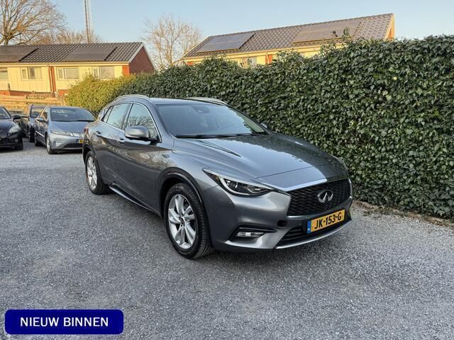 Grijs Gebruikt 2016 Infiniti Q30 Premium Hatchback | € 11.945 - Afbeelding 1/4