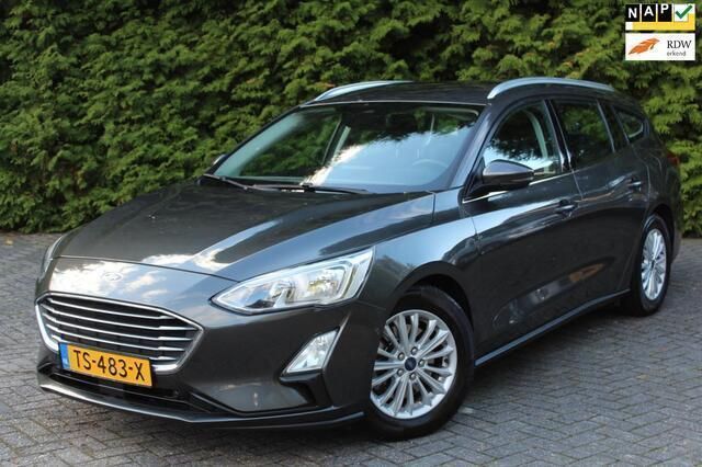 Grijs Gebruikt 2018 Ford Focus Business Edition Stationwagen | € 9.950 (Iets duurder) - Afbeelding 1/4