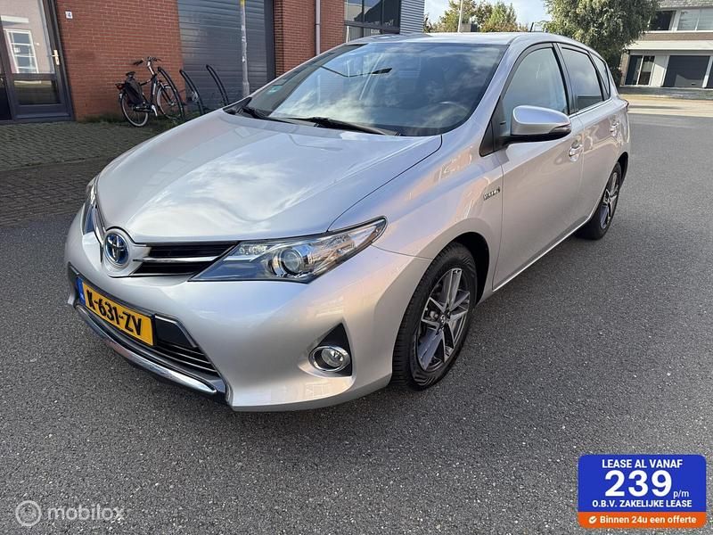 Grijs Gebruikt 2015 Toyota Auris Executive Hatchback | € 14.750 (Eerlijke prijs) - Afbeelding 1/4