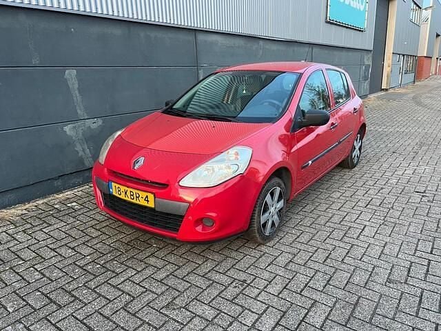 Rood Occasion 2009 Renault Clio II Hatchback | € 1.295 (Goede deal) - Afbeelding 1/4