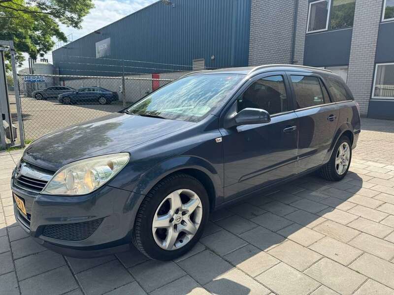 Grijs Gebruikt 2007 Opel Astra Business Stationwagen | € 2.000 (Eerlijke prijs) - Afbeelding 1/4