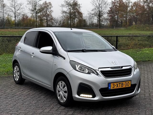 Grijs Gebruikt 2014 Peugeot 108 Active Hatchback | € 5.699 (Eerlijke prijs) - Afbeelding 1/4
