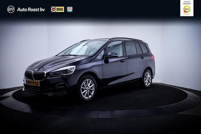 Zwart Gebruikt 2021 BMW 218 Basis Stationwagen | € 24.950 (Eerlijke prijs) - Afbeelding 1/4