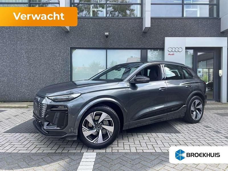 Grijs Nieuw 2025 Audi Q6 e-tron Ambiente SUV | € 83.430 (Duur) - Afbeelding 1/4