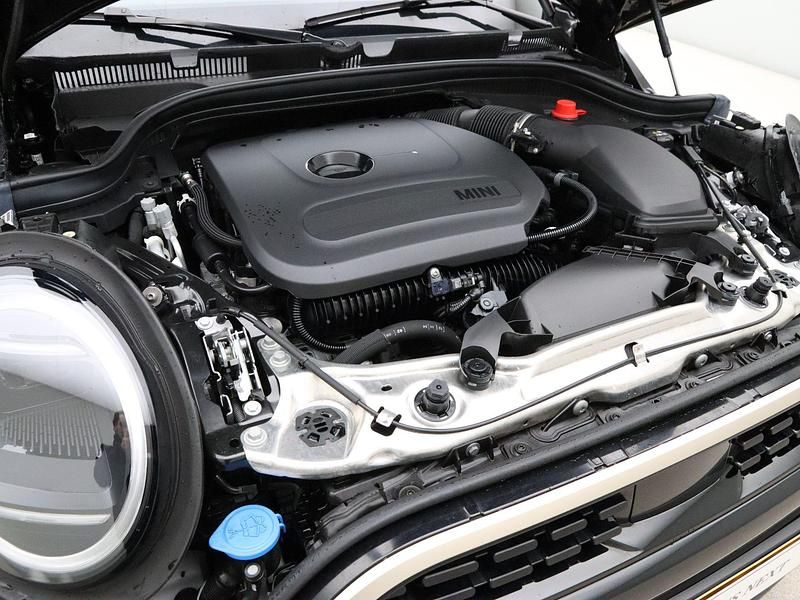 Occasion Mini Cooper S Favoured 204 PK (150 kW) 2024 Midnight black ii (donker zwart metallic) Hatchback