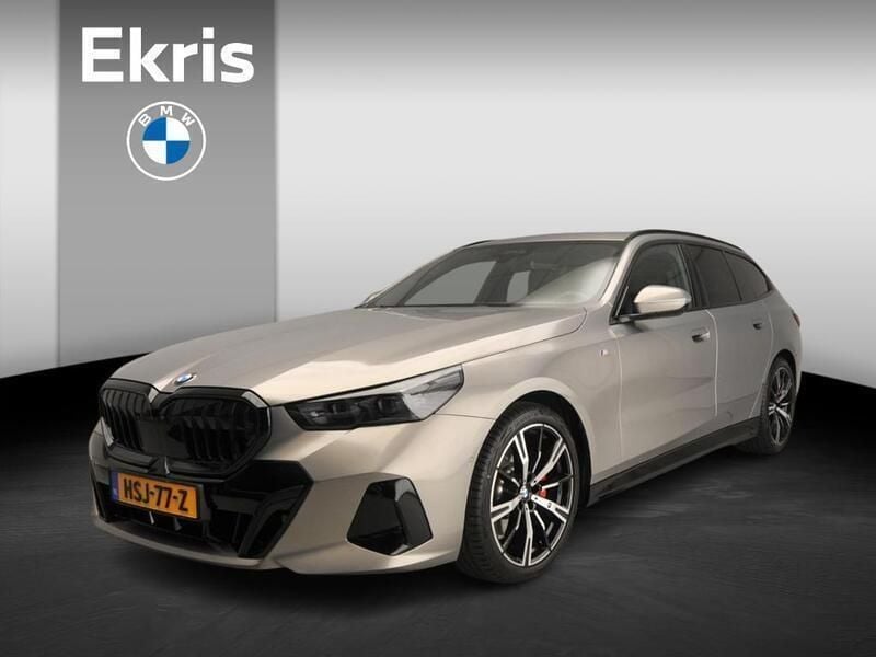Grijs Gebruikt 2025 BMW 520 Comfort Edition Stationwagen | € 79.900 (Eerlijke prijs) - Afbeelding 1/4