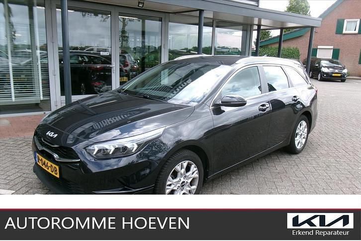 Zwart Gebruikt 2022 Kia Ceed Sportswagon Turbo Stationwagen | € 16.940 (Eerlijke prijs) - Afbeelding 1/4
