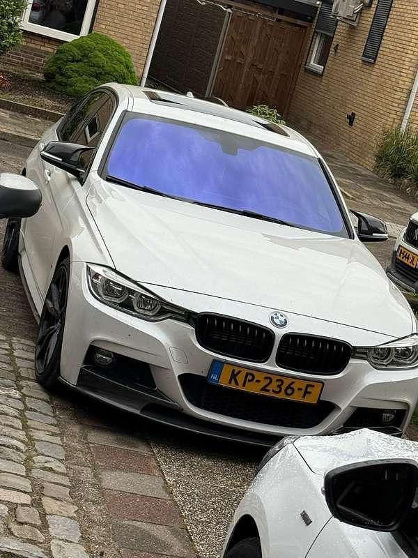 Wit Gebruikt 2016 BMW 330 Sedan | € 18.700 (Eerlijke prijs) - Afbeelding 1/4