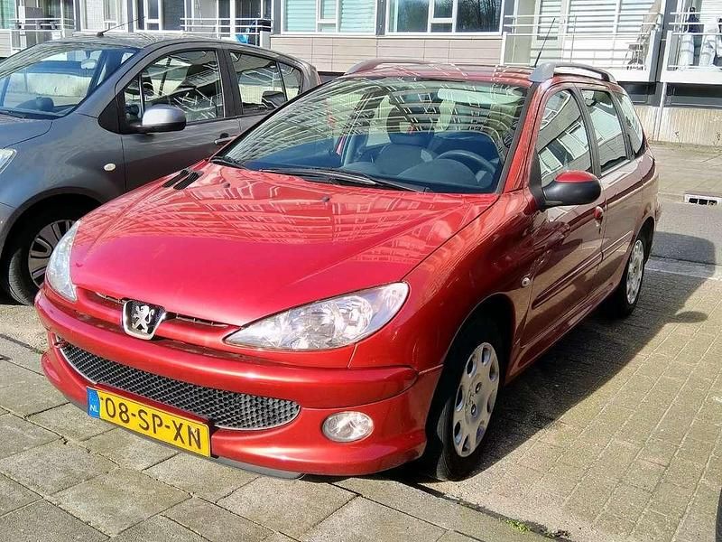 Rood Gebruikt 2006 Peugeot 206 Stationwagen | € 750 (Eerlijke prijs) - Afbeelding 1/4