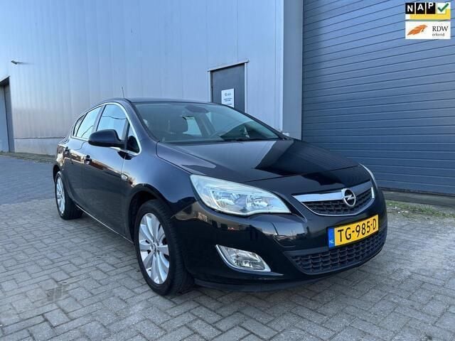 Zwart Gebruikt 2011 Opel Astra Sport Hatchback | € 3.499 (Goede deal) - Afbeelding 1/4