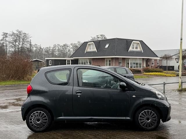 Occasion Toyota Aygo 68 PK (50 kW) 2007 Grijs Hatchback