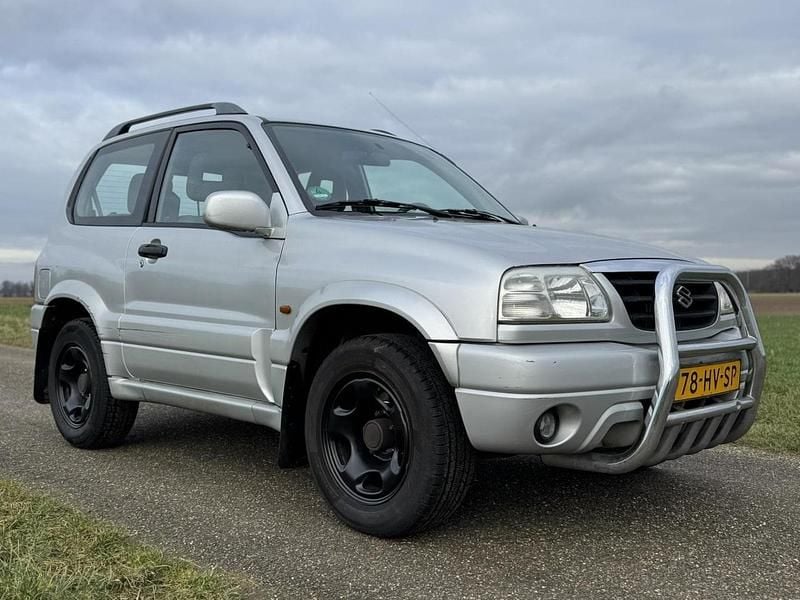 Grijs Occasion 2002 Suzuki Grand Vitara SUV | € 3.950 (Eerlijke prijs) - Afbeelding 1/4