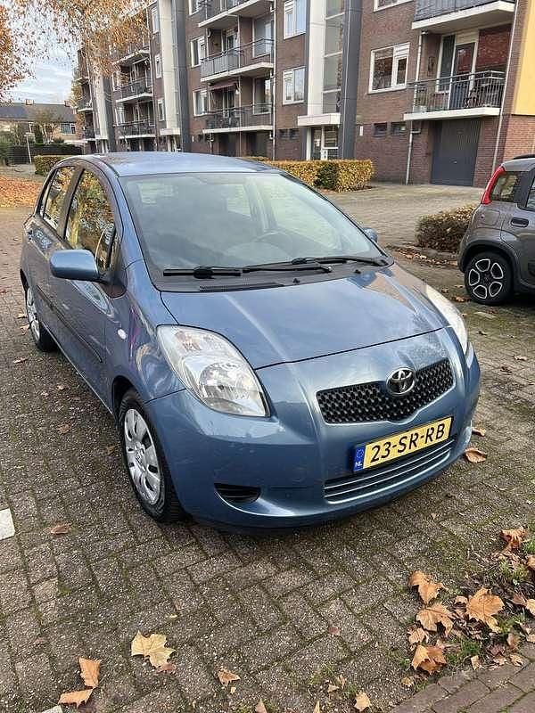 Blauw Occasion 2006 Toyota Yaris Verso Sol MPV | € 4.350 (Iets duurder) - Afbeelding 1/4