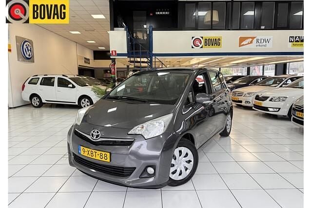 Grijs Occasion 2014 Toyota Verso-S MPV | € 9.950 (Eerlijke prijs) - Afbeelding 1/4