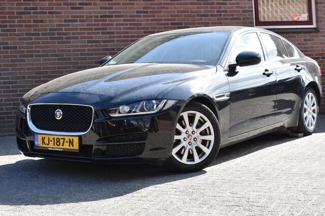 Zwart Gebruikt 2016 Jaguar XE Prestige Sedan | € 5.449 - Afbeelding 1/4