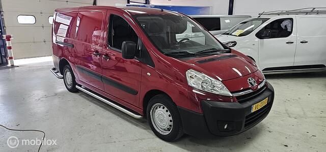 Rood Gebruikt 2015 Toyota Proace Van | € 5.950 (Eerlijke prijs) - Afbeelding 1/4
