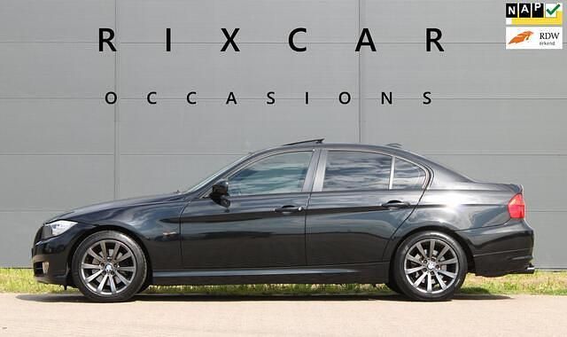 Zwart, metallic lak Gebruikt 2008 BMW 325 Executive Sedan | € 13.940 - Afbeelding 1/4
