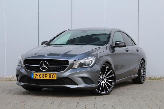 Grijs Gebruikt 2013 Mercedes CLA200 Prestige Sedan | € 14.999 (Iets duurder) - Afbeelding 1/4