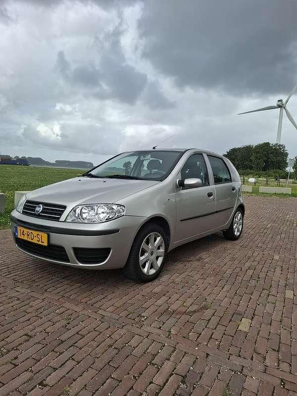 Grijs Gebruikt 2005 Fiat Punto Dynamic Hatchback | € 850 (Goede deal) - Afbeelding 1/4