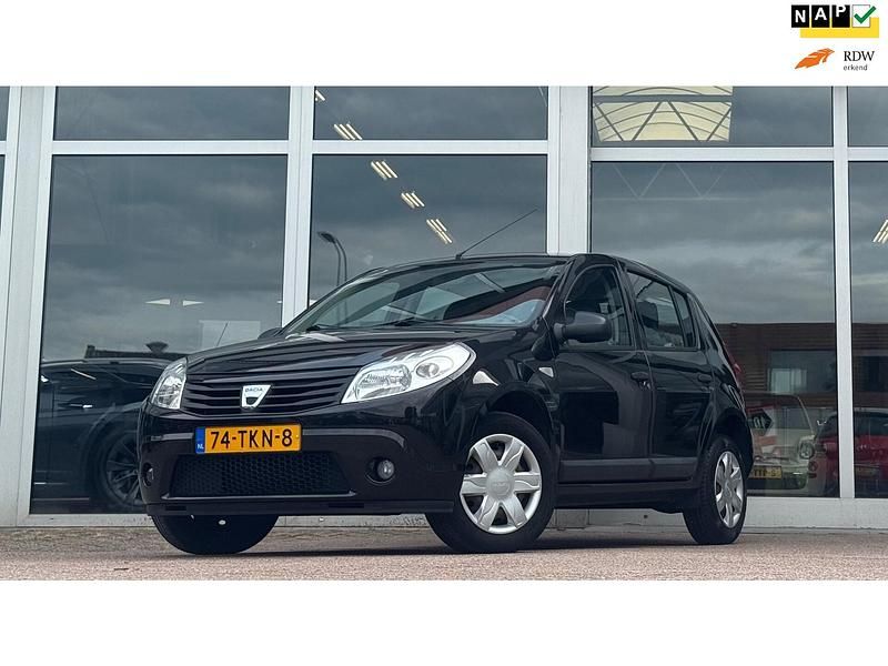 Zwart Gebruikt 2012 Dacia Sandero Hatchback | € 3.194 (Eerlijke prijs) - Afbeelding 1/3