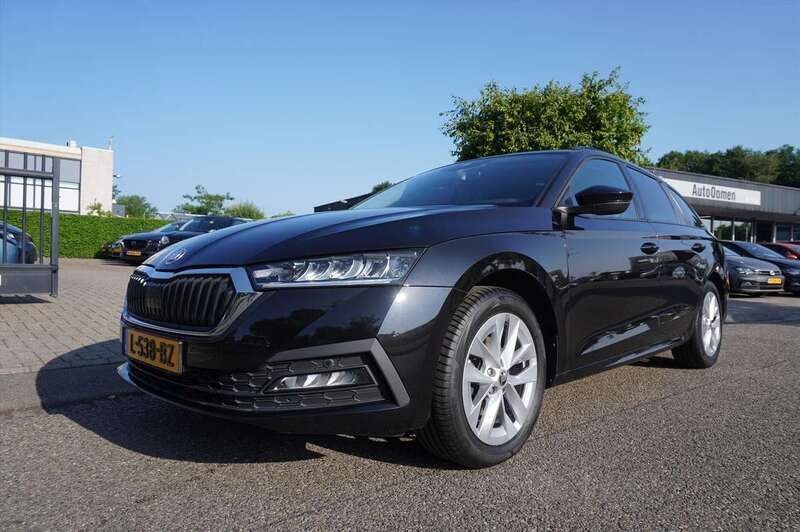 Zwart Gebruikt 2021 Skoda Octavia Business Line Stationwagen | € 19.445 (Eerlijke prijs) - Afbeelding 1/4