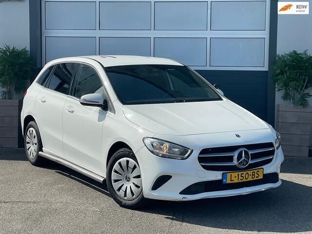 Wit Gebruikt 2021 Mercedes 200 Advantage MPV | € 13.499 - Afbeelding 1/4