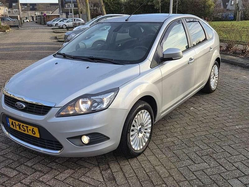 Grijs Occasion 2010 Ford Focus Titanium Hatchback | € 4.250 (Goede deal) - Afbeelding 1/4