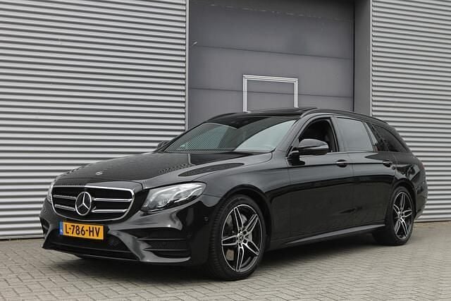 Zwart Gebruikt 2019 Mercedes 450 Premium Plus Stationwagen | € 36.999 - Afbeelding 1/4