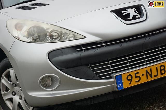 Grijs Occasion 2010 Peugeot 206+ Hatchback | € 2.425 (Goede deal) - Afbeelding 1/4