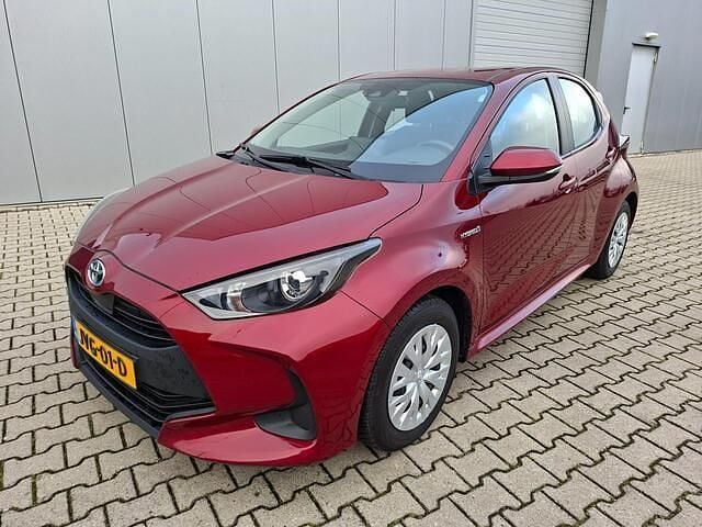 Rood Occasion 2021 Toyota Yaris Active Hatchback | € 14.995 (Goede deal) - Afbeelding 1/4