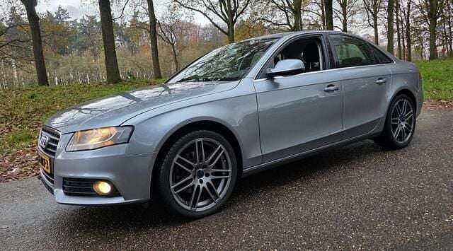 Grijs Gebruikt 2011 Audi A4 Business Sedan | € 3.950 (Super prijs) - Afbeelding 1/4