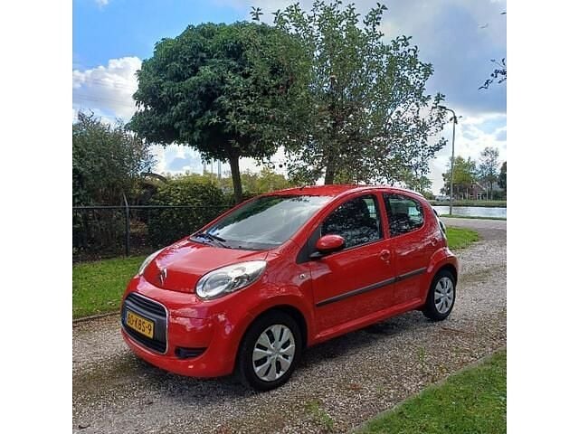 Rood Gebruikt 2009 Citroën C1 Hatchback | € 2.995 (Eerlijke prijs) - Afbeelding 1/4