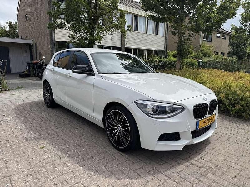 Wit Gebruikt 2013 BMW 114 Executive Hatchback | € 6.500 (Eerlijke prijs) - Afbeelding 1/4