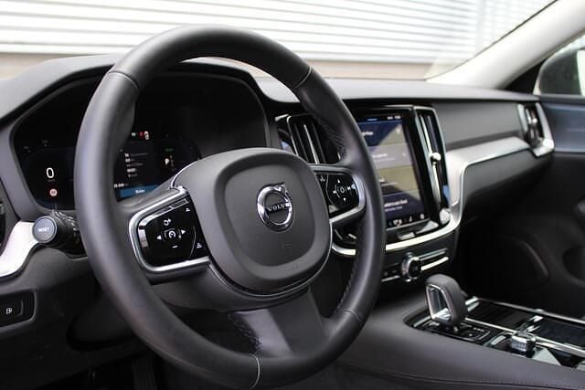 Occasion Volvo V60 Plus 350 PK (257 kW) 2025 Blauw, metallic lak Stationwagen