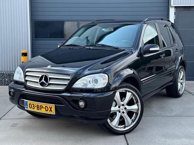 Zwart Gebruikt 2004 Mercedes ML270 SUV | € 4.499 (Eerlijke prijs) - Afbeelding 1/4