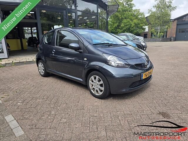 Grijs Gebruikt 2005 Toyota Aygo Hatchback | € 1.600 (Goede deal) - Afbeelding 1/4