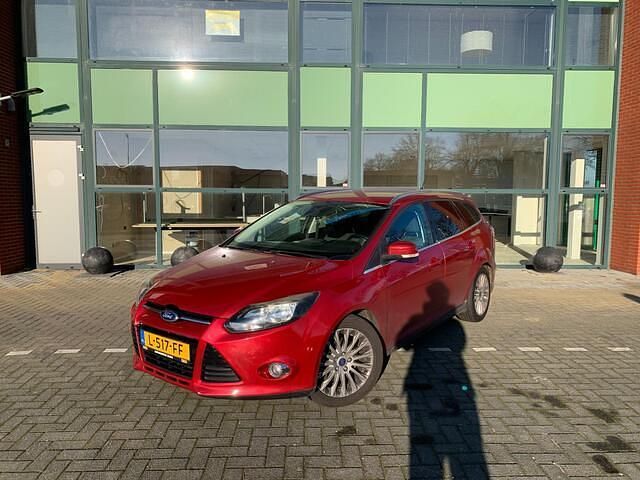 Rood Gebruikt 2012 Ford Focus Titanium Stationwagen | € 2.495 (Super prijs) - Afbeelding 1/4