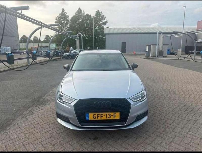 Grijs Occasion 2018 Audi A3 Hatchback | € 12.000 (Goede deal) - Afbeelding 1/4
