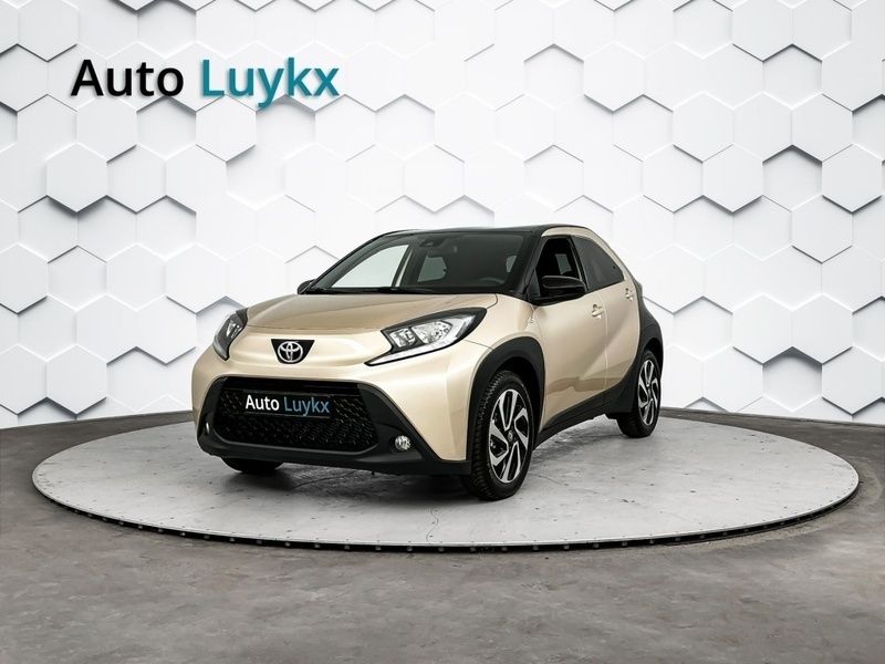 Beige Gebruikt 2023 Toyota Aygo Connect Style Hatchback | € 16.940 (Eerlijke prijs) - Afbeelding 1/4