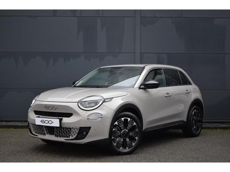 Grijs Gebruikt 2025 Fiat 600E La Prima SUV | € 33.945 - Afbeelding 1/3
