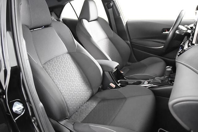 Occasion Toyota Corolla 98 PK (72 kW) 2021 Zwart Hatchback