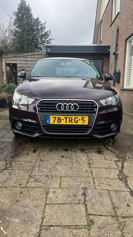 Rood Occasion 2012 Audi A1 Hatchback | € 5.950 (Eerlijke prijs) - Afbeelding 1/4