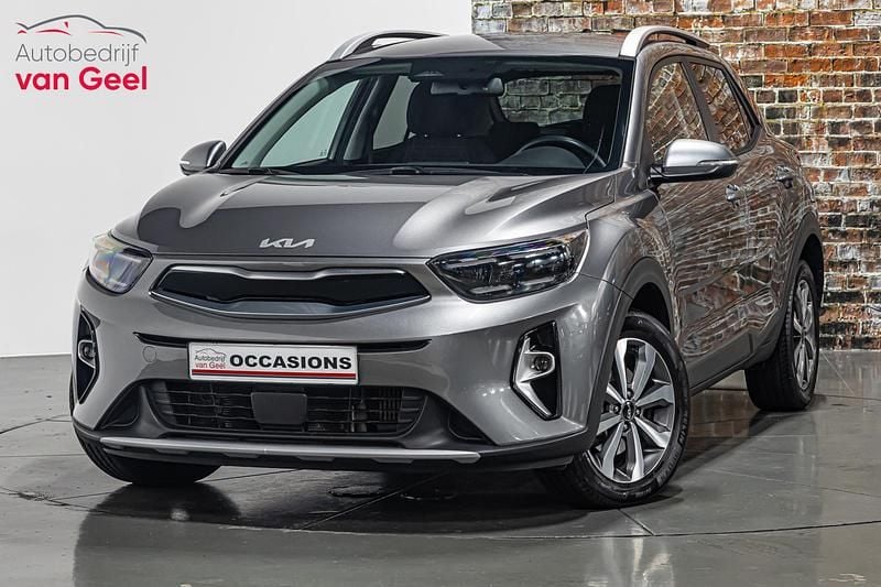 Grijs Gebruikt 2023 Kia Stonic SUV | € 20.895 (Eerlijke prijs) - Afbeelding 1/4