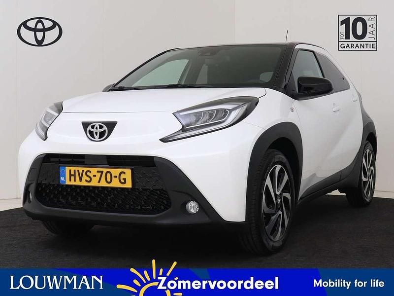 Wit Nieuw 2025 Toyota Aygo X Pulse SUV | € 21.495 - Afbeelding 1/4