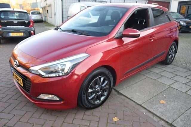 Rood Gebruikt 2018 Hyundai i20 Edition Hatchback | € 8.999 (Goede deal) - Afbeelding 1/4