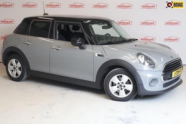 Hatchback Gebruikt 2020 Mini Cooper Hatchback | € 16.450 (Eerlijke prijs) - Afbeelding 1/4